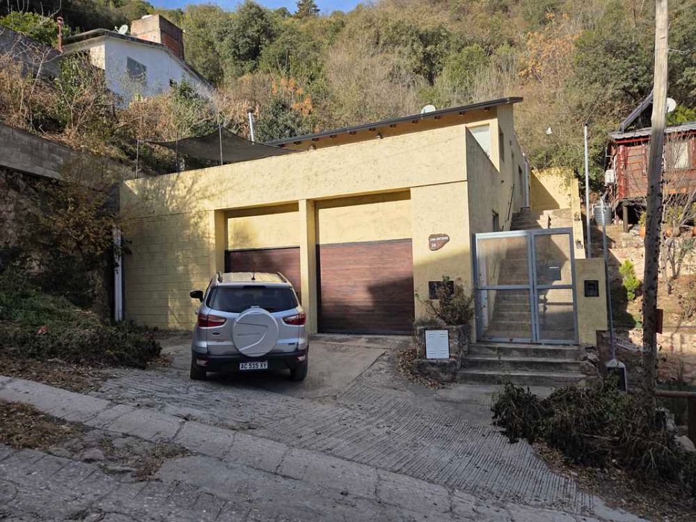 Casa zona Aerosilla muy lindas vistas 2 dormitorios, con mas Depto sin terminar