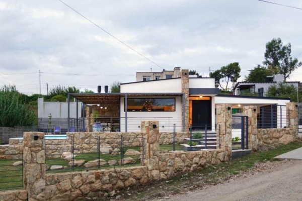 Villa Carlos Paz Villa del Lago Hermosa casa a estrenar detalles de categoria 3 dormitorios