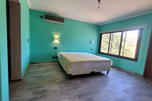 Hermosa casa de categoría a estrenar San Antonio de Arredondo 3 dormitorios, 3 baños, pileta, galeria