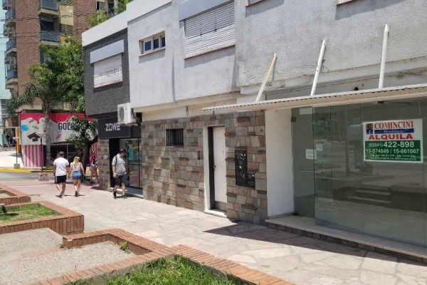 Amplio local sobre Av Libertad