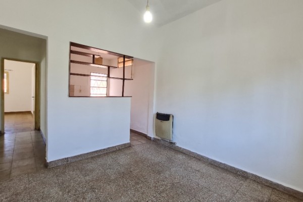 CASA 2 DORMITORIOS  - Calle O. Andrade - B° LOS MANANTIALES