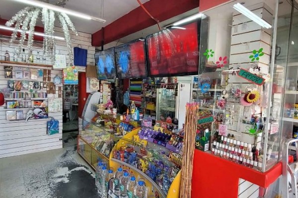 Fondo de comercio de maxi Kiosco, librería y juguetería de mas de 15 años sobre colectora Av San Martin Carlos Paz