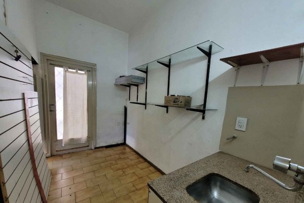 Local sobre colectora San Martin Carlos Paz