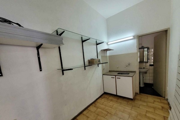 Local sobre colectora San Martin Carlos Paz