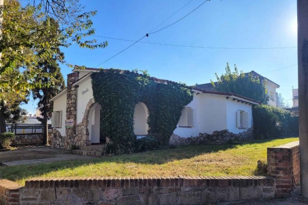 Casa Villa Carlos Paz 2 dormitorios Córdoba esquina Buenos Aires 