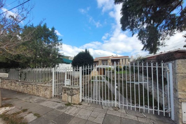 Hermosa casa 3 dormitorios, pileta y dependencias