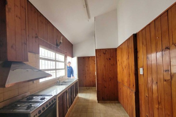 Hermosa casa 3 dormitorios, pileta y dependencias