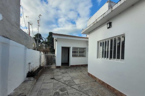 Hermosa casa 3 dormitorios, pileta y dependencias