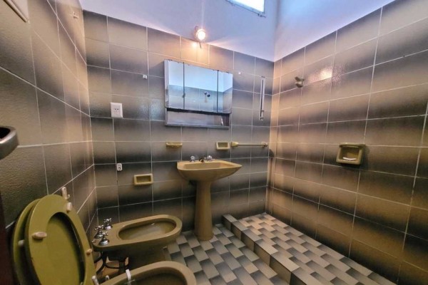 Hermosa casa 3 dormitorios, pileta y dependencias