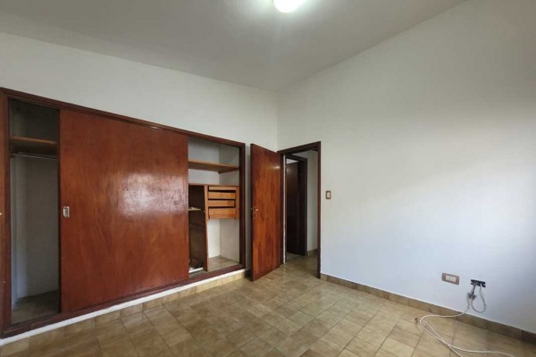 Hermosa casa 3 dormitorios, pileta y dependencias