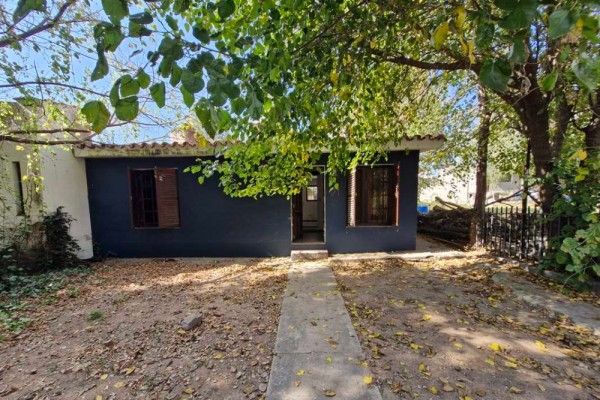 Casa 2 dormitorios con quincho y departamento de 1 dormitorio al fondo barrio Carlos Paz Sierras