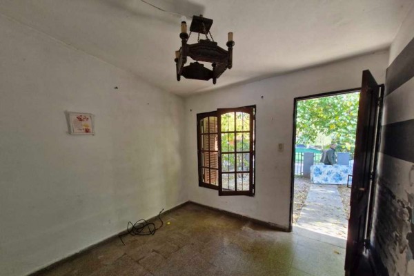 Casa 2 dormitorios con quincho y departamento de 1 dormitorio al fondo barrio Carlos Paz Sierras