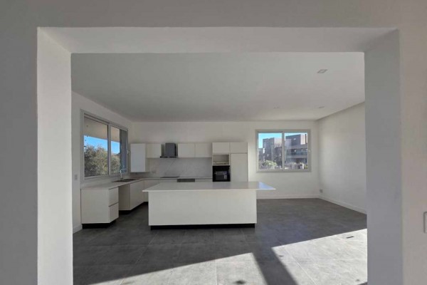 Casa Carlos Paz Golf 2 dormitorios, escritorio, amplia cocina comedor, cochera doble, pileta