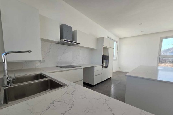 Casa Carlos Paz Golf 2 dormitorios, escritorio, amplia cocina comedor, cochera doble, pileta