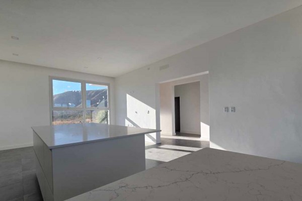 Casa Carlos Paz Golf 2 dormitorios, escritorio, amplia cocina comedor, cochera doble, pileta