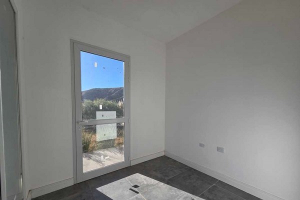 Casa Carlos Paz Golf 2 dormitorios, escritorio, amplia cocina comedor, cochera doble, pileta