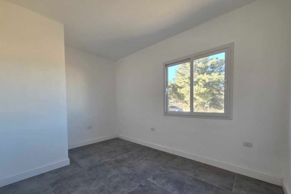 Casa Carlos Paz Golf 2 dormitorios, escritorio, amplia cocina comedor, cochera doble, pileta