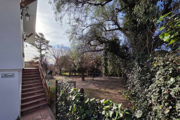 Hermosa casa en 3 plantas B° Las Vertientes 2 dormitorios con pileta y hermosa vista