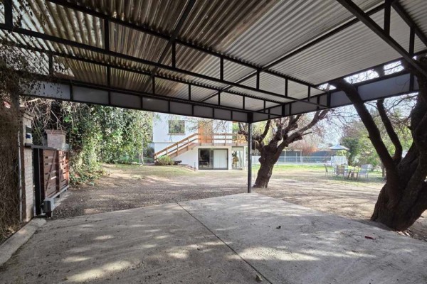 Hermosa casa en 3 plantas B° Las Vertientes 2 dormitorios con pileta y hermosa vista