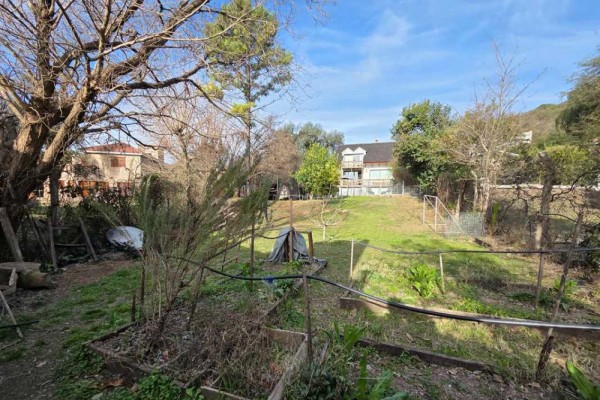 Hermosa casa en 3 plantas B° Las Vertientes 2 dormitorios con pileta y hermosa vista