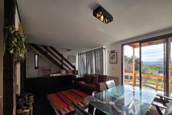 Hermosa casa en 3 plantas B° Las Vertientes 2 dormitorios con pileta y hermosa vista