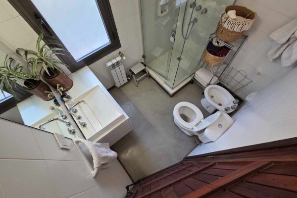 Hermosa casa en 3 plantas B° Las Vertientes 2 dormitorios con pileta y hermosa vista