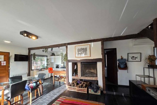 Hermosa casa en 3 plantas B° Las Vertientes 2 dormitorios con pileta y hermosa vista