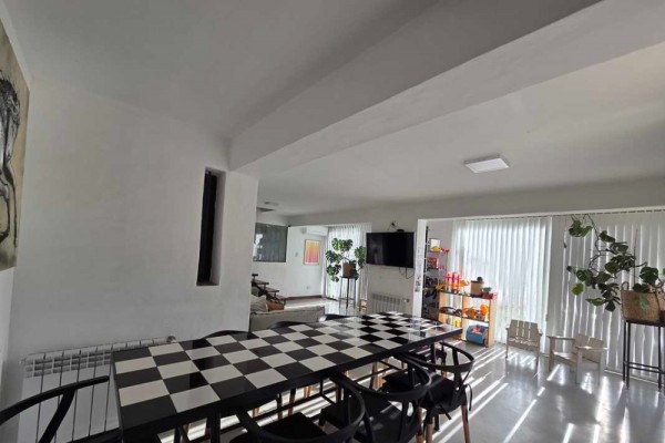 Hermosa casa en 3 plantas B° Las Vertientes 2 dormitorios con pileta y hermosa vista