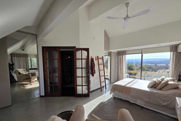 Hermosa casa en 3 plantas B° Las Vertientes 2 dormitorios con pileta y hermosa vista