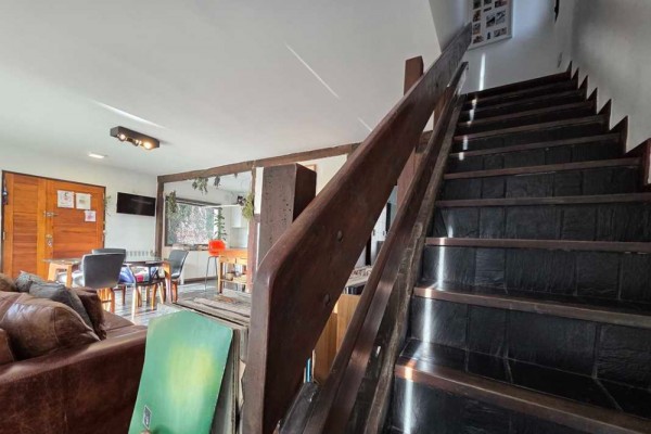 Hermosa casa en 3 plantas B° Las Vertientes 2 dormitorios con pileta y hermosa vista