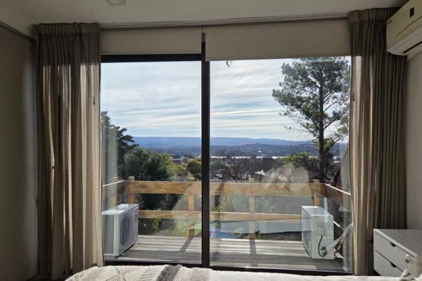 Hermosa casa en 3 plantas B° Las Vertientes 2 dormitorios con pileta y hermosa vista