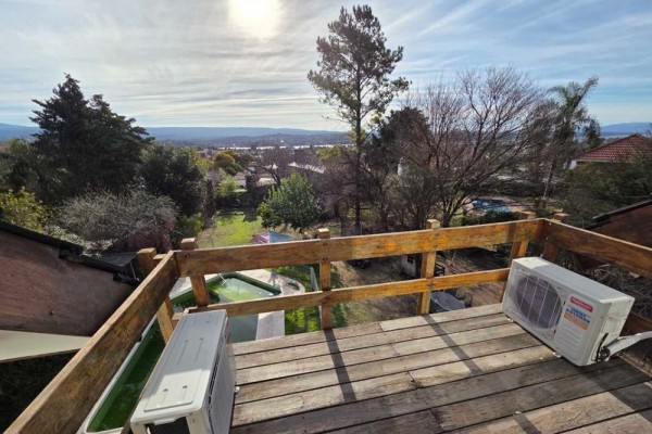 Hermosa casa en 3 plantas B° Las Vertientes 2 dormitorios con pileta y hermosa vista