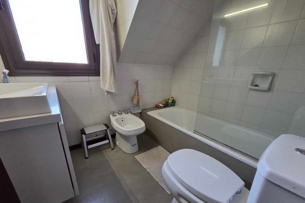 Hermosa casa en 3 plantas B° Las Vertientes 2 dormitorios con pileta y hermosa vista