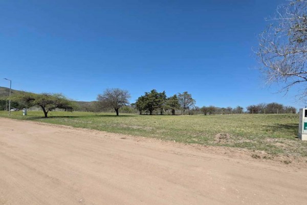Lote 800m2 Carlos Paz Golf a pocos metros de la cancha hermosas vistas