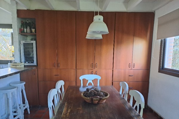 Hermosa Casa de 3 dormitorios en Villa del Lago. 1080 m2 de terreno 