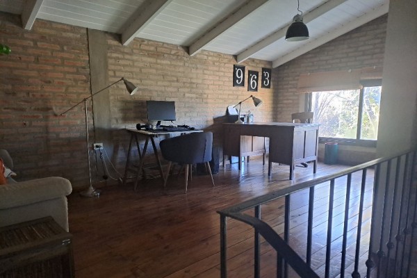 Hermosa Casa de 3 dormitorios en Villa del Lago. 1080 m2 de terreno 