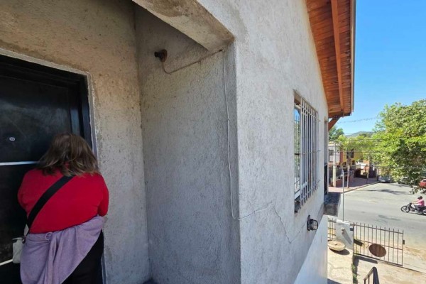 HOPORTUNIDAD - Complejo Local comercial, y 2 departamentos sobre Av. Los Sauces