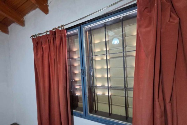 HOPORTUNIDAD - Complejo Local comercial, y 2 departamentos sobre Av. Los Sauces