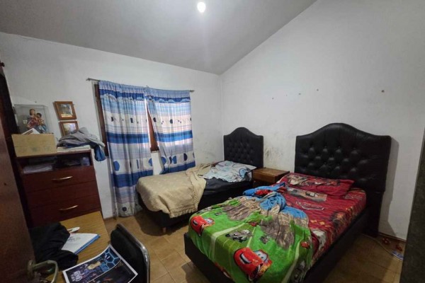 HOPORTUNIDAD - Complejo Local comercial, y 2 departamentos sobre Av. Los Sauces