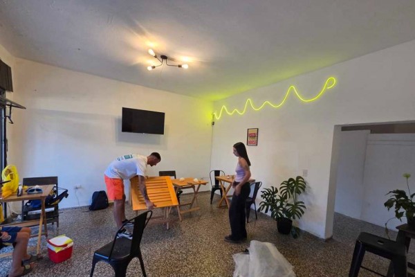 HOPORTUNIDAD - Complejo Local comercial, y 2 departamentos sobre Av. Los Sauces