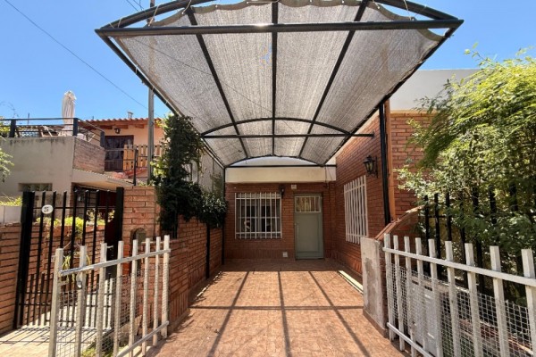 CASA ALQUILER ANUAL - PLANO CENTRO CARLOS PAZ