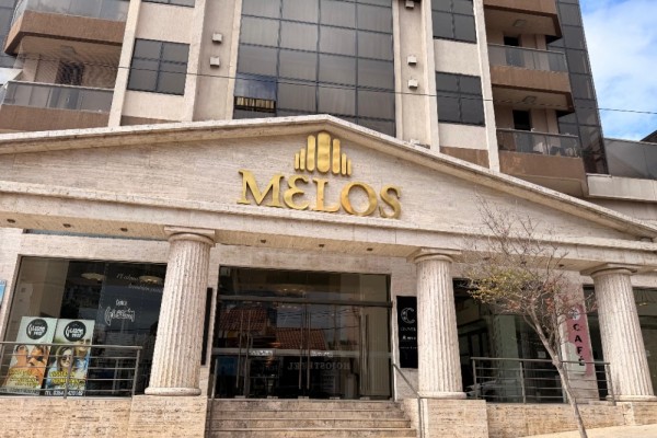 DEPARTAMENTO DOS DORMITORIOS CON COCHERA - EDIFICIO MELOS