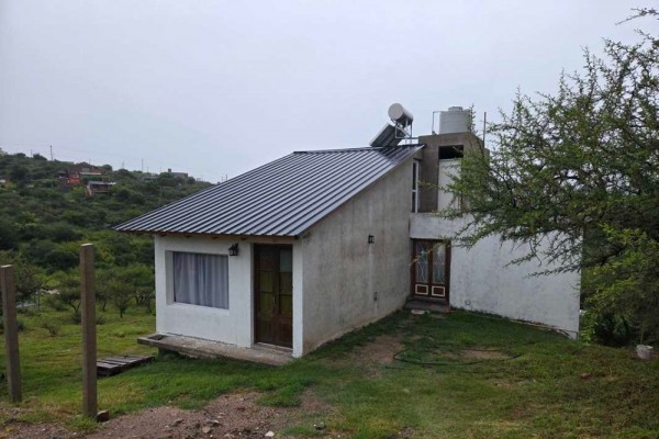 Estancia Vieja, 3 habitaciones, 1 baño, amplia cocina estar comedor, amplio parque