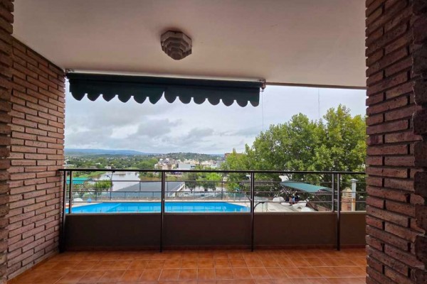 OPORTUNIDAD, Edificio Acuario II - 2 dormitorios, 2 baños (1 en suite), amplia cocina estar comedor, cochera, balcón terraza