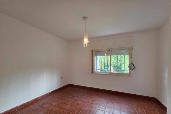 Casa 2 dormitorios sobre calle Rio Bermejo, 1 baño, cochera, patio