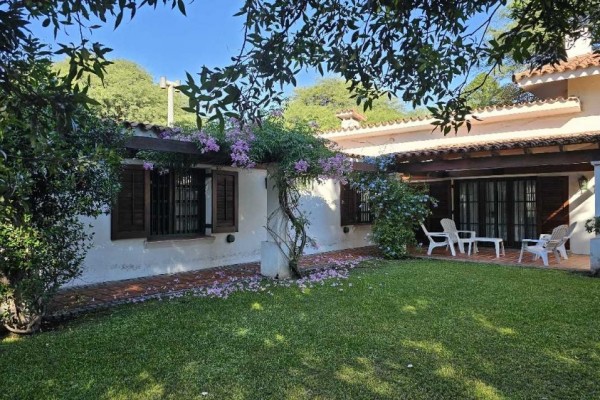 Importante casa en Villa Belgrano lote 2.183m2 y 547m2 edificados, 4 dormitorios, 5 baños 