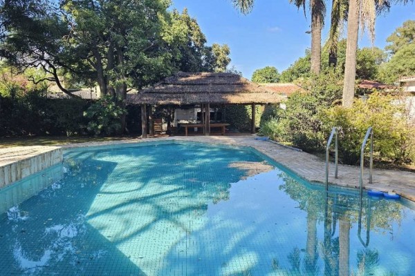 Importante casa en Villa Belgrano lote 2.183m2 y 547m2 edificados, 4 dormitorios, 5 baños 