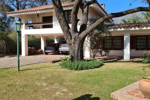 Importante casa en Villa Belgrano lote 2.183m2 y 547m2 edificados, 4 dormitorios, 5 baños 