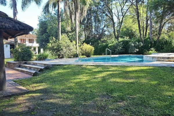 Importante casa en Villa Belgrano lote 2.183m2 y 547m2 edificados, 4 dormitorios, 5 baños 