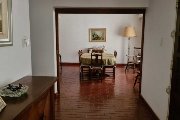 Importante casa en Villa Belgrano lote 2.183m2 y 547m2 edificados, 4 dormitorios, 5 baños 